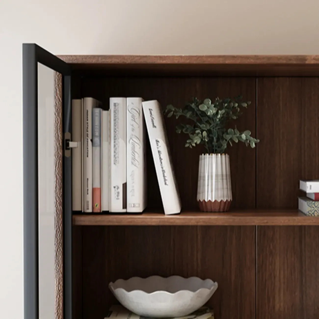 Bibliothèque traditionnelle en bois de noyer brun avec tiroirs
