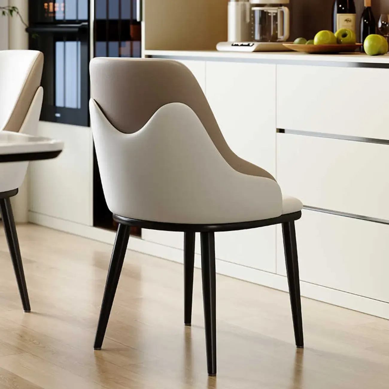 Chaise de salle à manger moderne rembourrée en similicuir pour restaurants