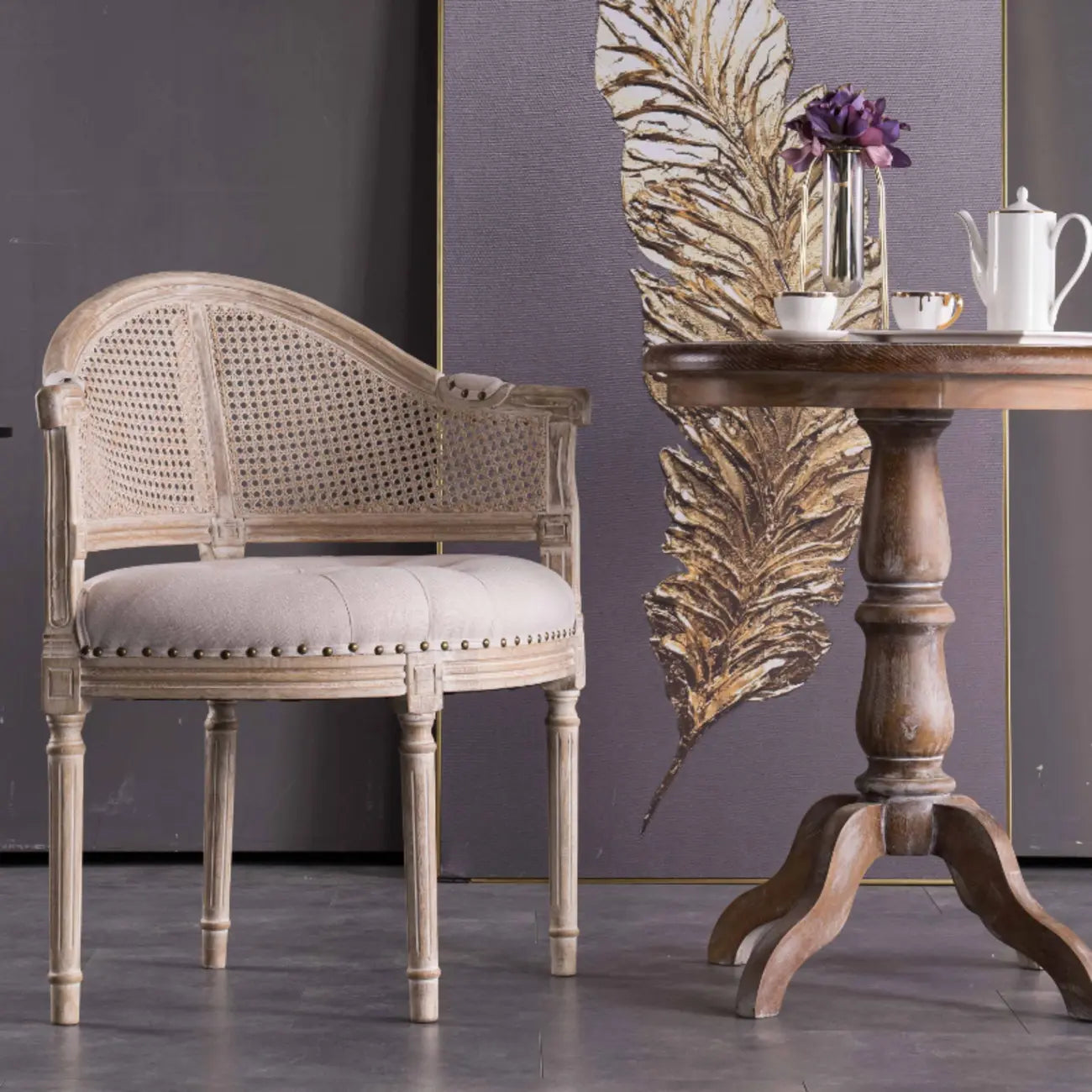 Chaise de salle à manger rustique en bois recouvert de rotin et de tissu