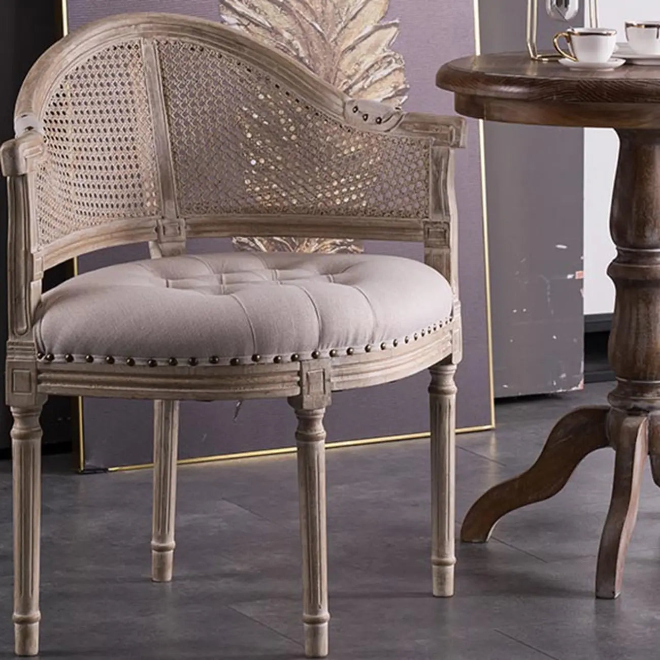 Chaise de salle à manger rustique en bois recouvert de rotin et de tissu