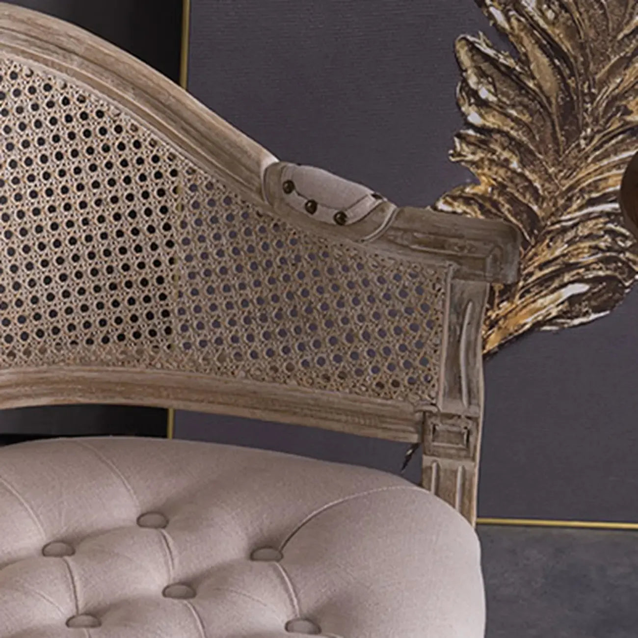 Chaise de salle à manger rustique en bois recouvert de rotin et de tissu