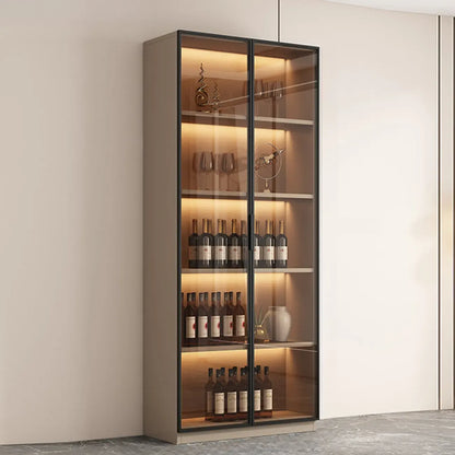 Vitrine haute et étroite en bois noir avec éclairage