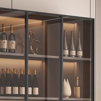 Vitrine haute et étroite en bois noir avec éclairage