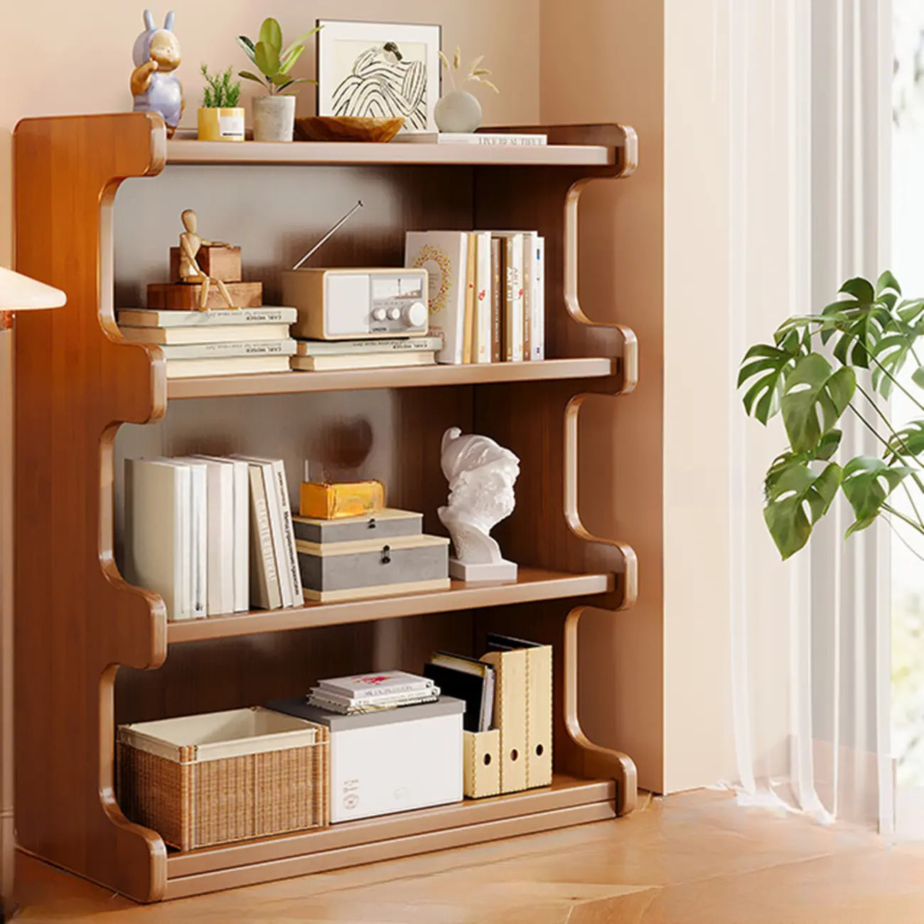 Bibliothèque moderne en bois brun, style échelle, pour le rangement de bureau