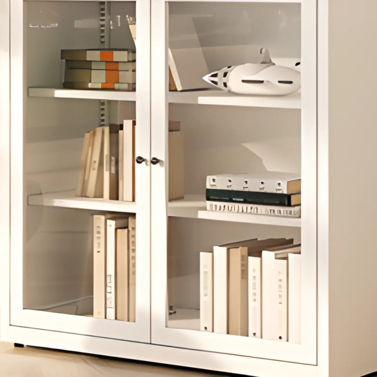 Vitrine haute à 6 niveaux avec portes vitrées