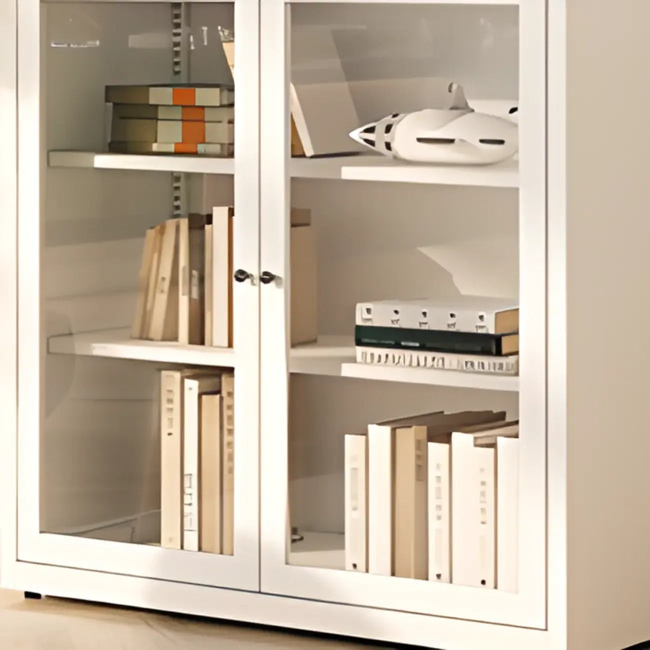 Vitrine haute à 6 niveaux avec portes vitrées