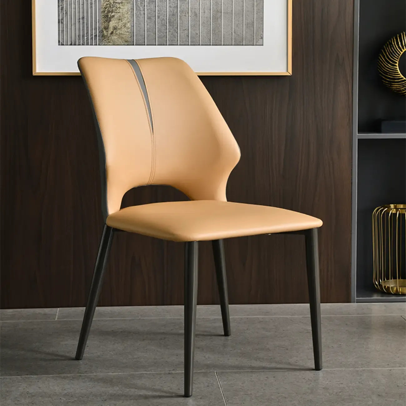 Chaise de salle à manger moderne sans accoudoirs, dossier ouvert, en similicuir.