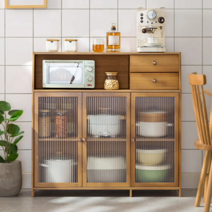 Buffet minimaliste en bambou brun avec portes vitrées