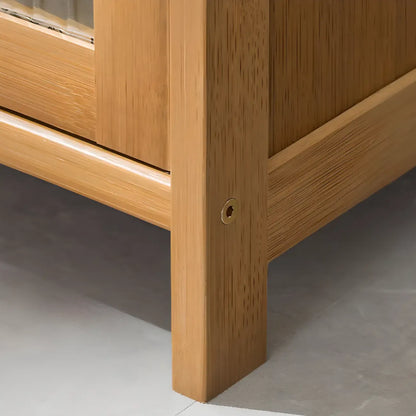 Buffet minimaliste en bambou brun avec portes vitrées