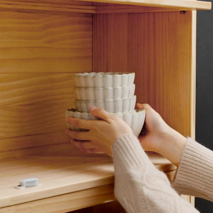 vaisselier de cuisine en bois naturel à plusieurs étagères