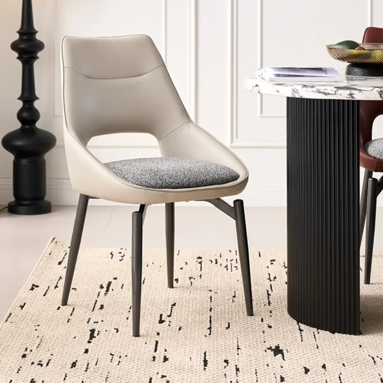 Chaise de salle à manger moderne rembourrée, dossier ouvert et sans accoudoirs