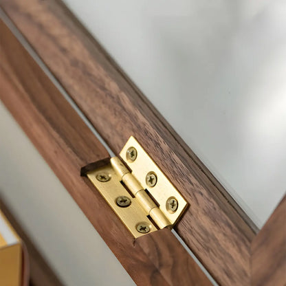 Petite vitrine en bois de noyer avec portes vitrées