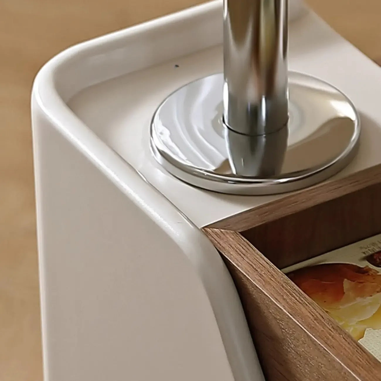 Table d'appoint moderne en bois blanc à plateau réglable