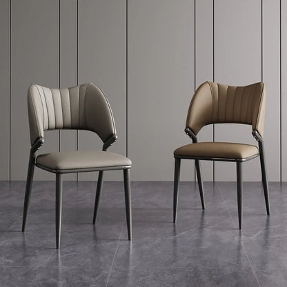 Chaise de salle à manger moderne sans accoudoirs, dossier incurvé, en similicuir.