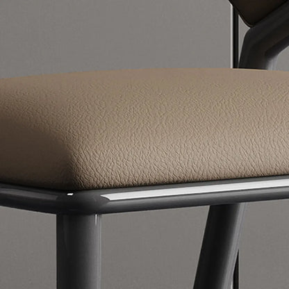 Chaise de salle à manger moderne sans accoudoirs, dossier incurvé, en similicuir.