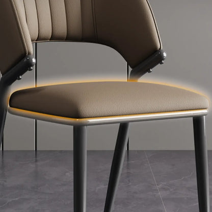 Chaise de salle à manger moderne sans accoudoirs, dossier incurvé, en similicuir.