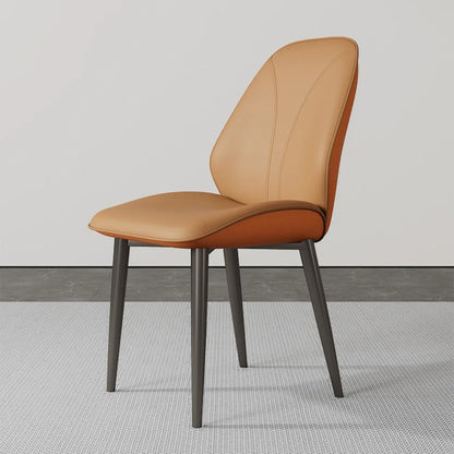 Chaise de salle à manger moderne sans accoudoirs, revêtue de similicuir.