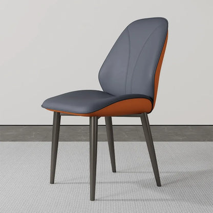 Chaise de salle à manger moderne sans accoudoirs, revêtue de similicuir.