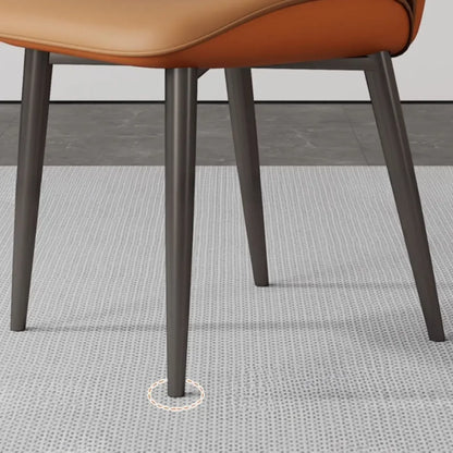 Chaise de salle à manger moderne sans accoudoirs, revêtue de similicuir.