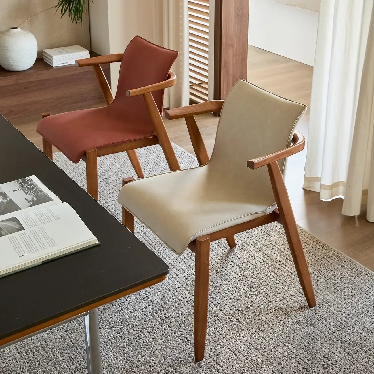 Fauteuil en chêne et similicuir style Mid-Century