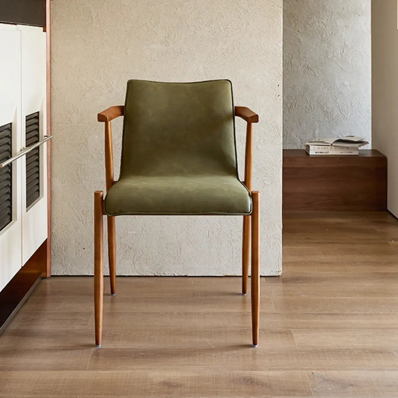 Fauteuil en chêne et similicuir style Mid-Century