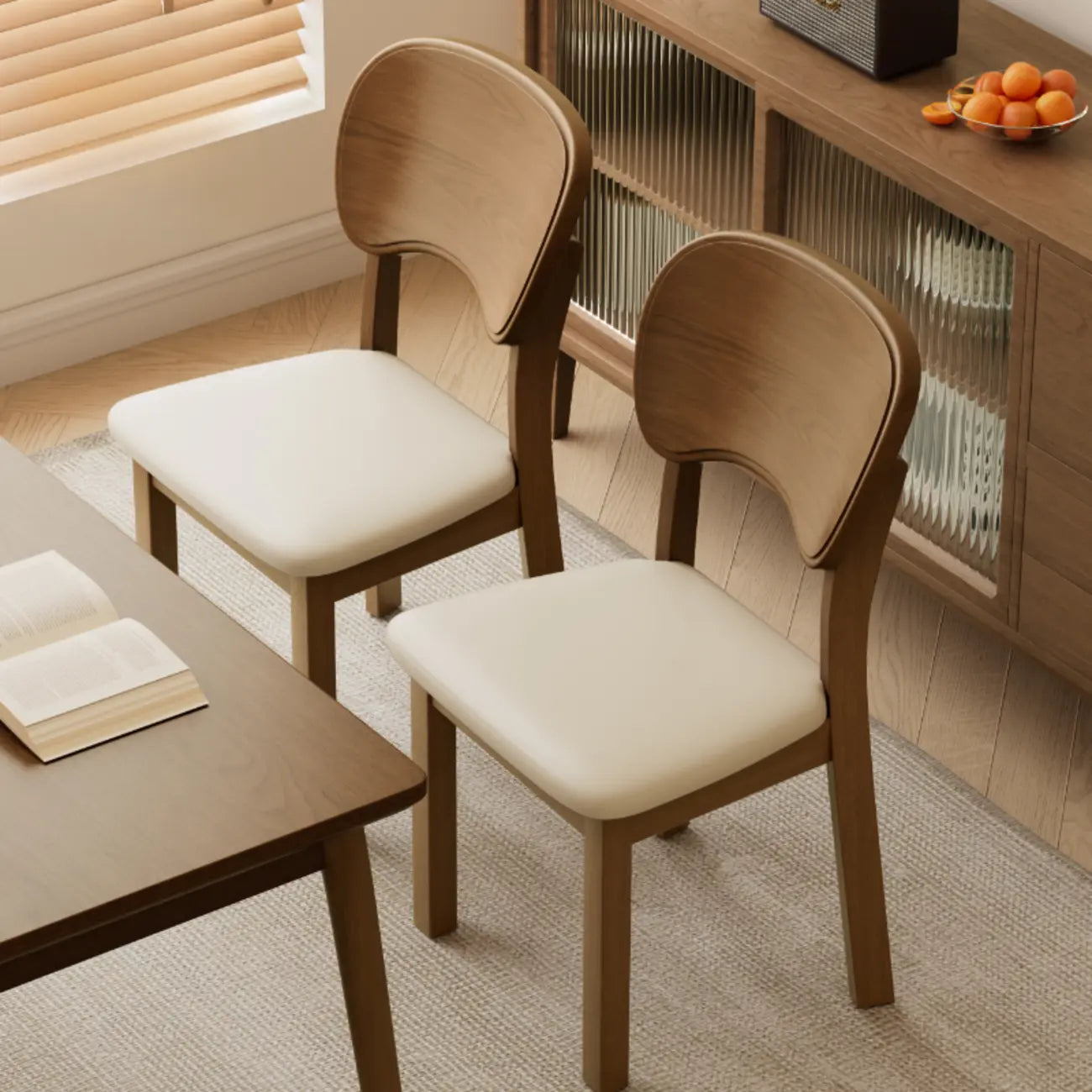 Chaise de salle à manger rembourrée de style vintage en bois noir avec assise confortable