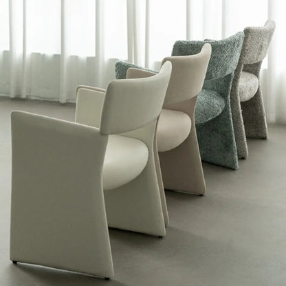 Fauteuils minimalistes en sherpa à dossier ouvert et accoudoirs rembourrés