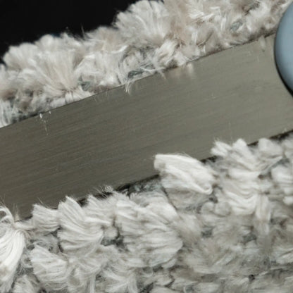 Fauteuils minimalistes en sherpa à dossier ouvert et accoudoirs rembourrés