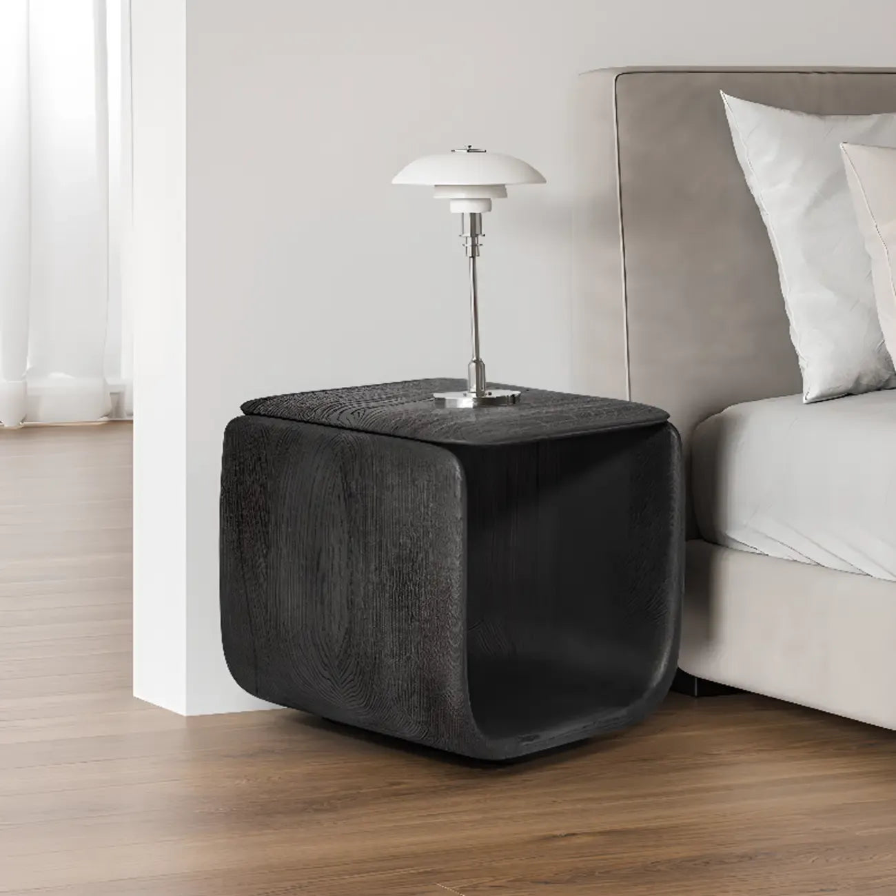 Table d'appoint contemporaine élégante en bois noir avec rangement ouvert