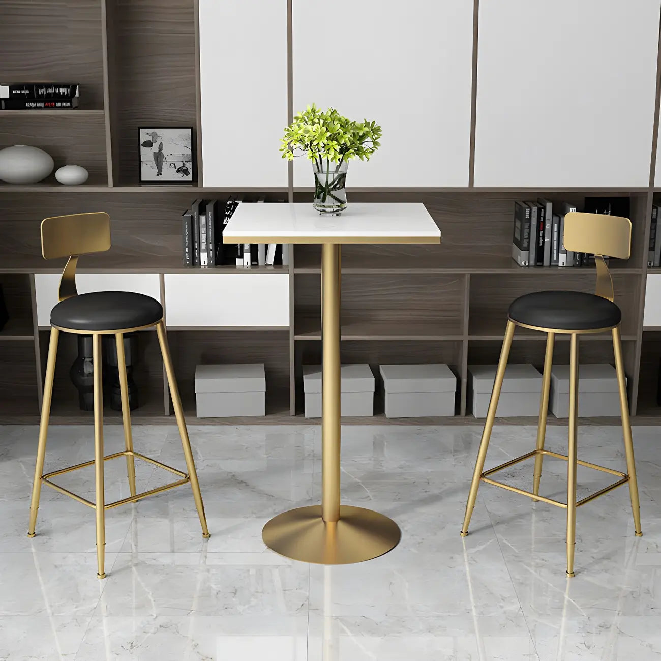 Table de bar élégante en marbre nordique avec piètement en métal doré