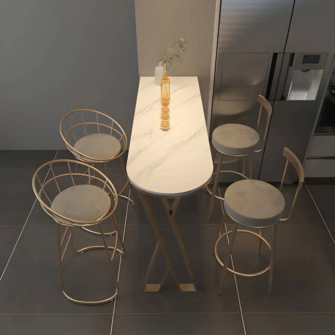 Tables de bar glamour en pierre blanche, fer et métal doré, forme libre, pour la cuisine