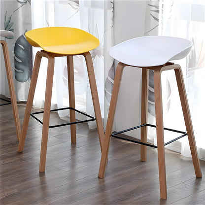 Tabouret de bar moderne du milieu du siècle en plastique avec pieds en bois