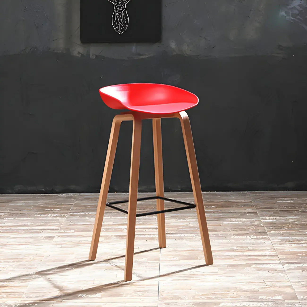 Tabouret de bar moderne du milieu du siècle en plastique avec pieds en bois