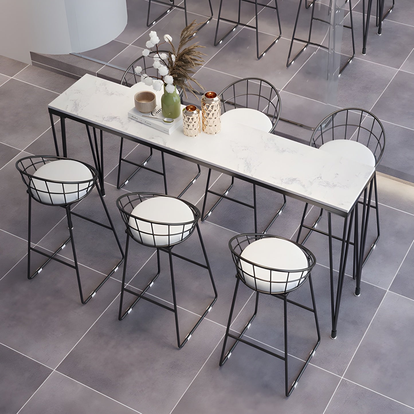 Tables de bar élégantes avec plateau en faux marbre noir