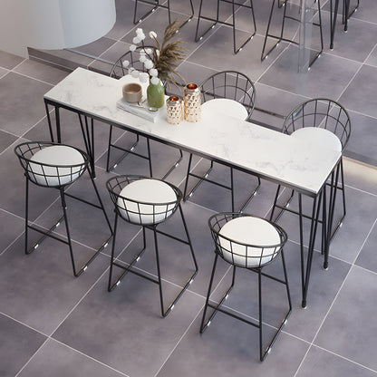 Tables de bar élégantes avec plateau en faux marbre noir