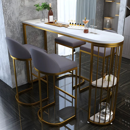 Table de bar moderne en faux marbre avec structure en métal pour la cuisine