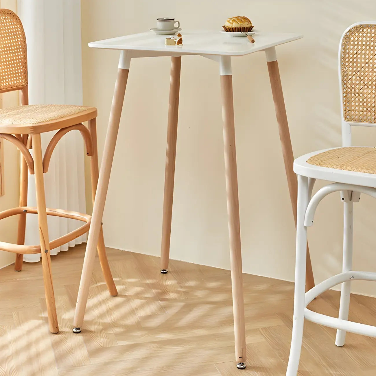 Table de bar carrée petite hauteur en bois naturel