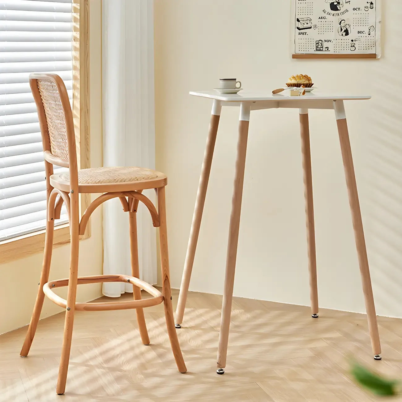 Table de bar carrée petite hauteur en bois naturel