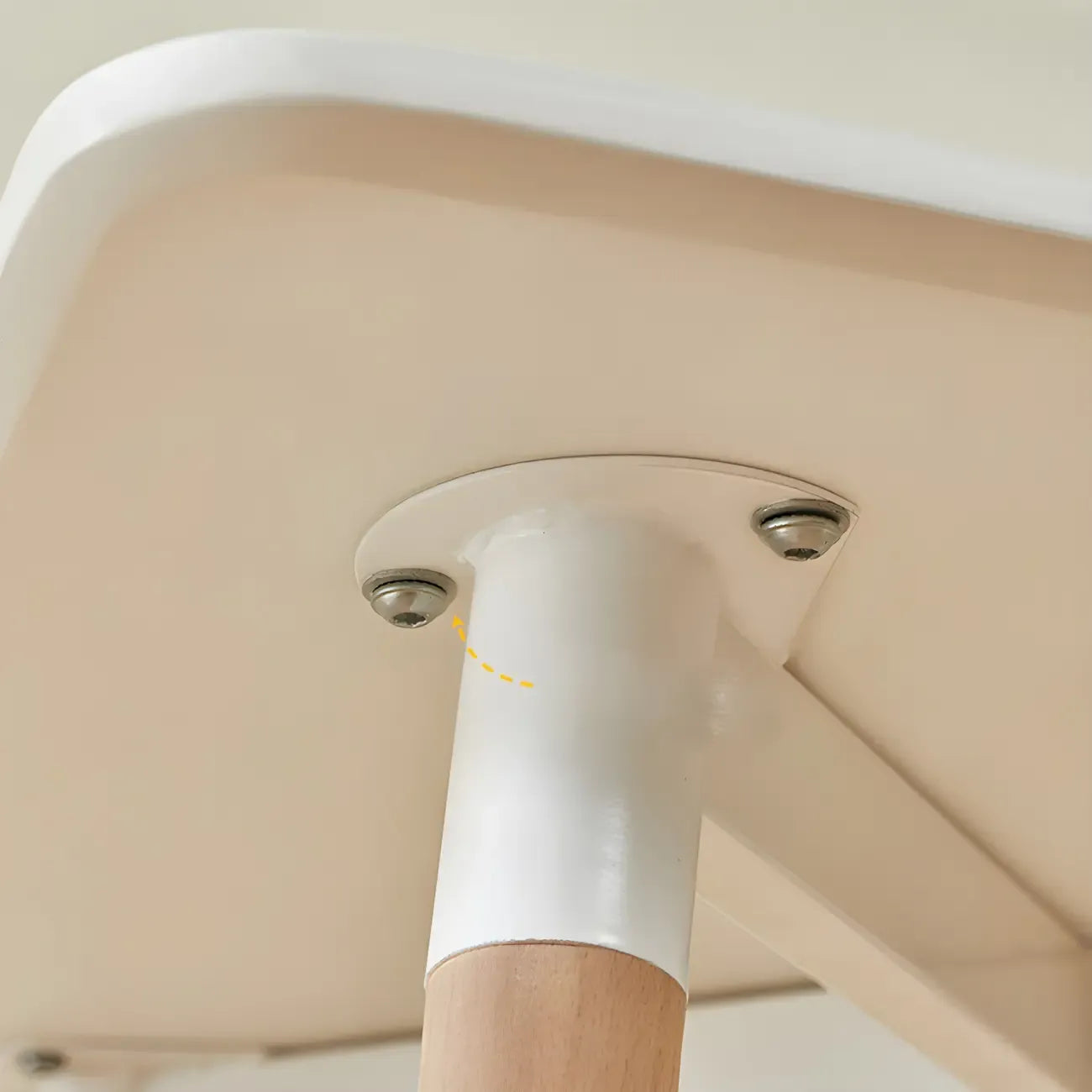 Table de bar carrée petite hauteur en bois naturel