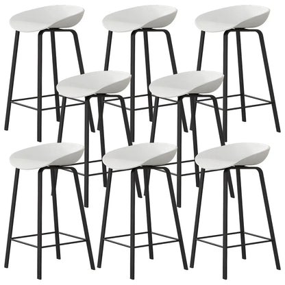 Tabouret de bar ergonomique au design élégant et contemporain en métal noir