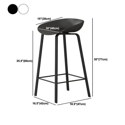 Tabouret de bar ergonomique au design élégant et contemporain en métal noir
