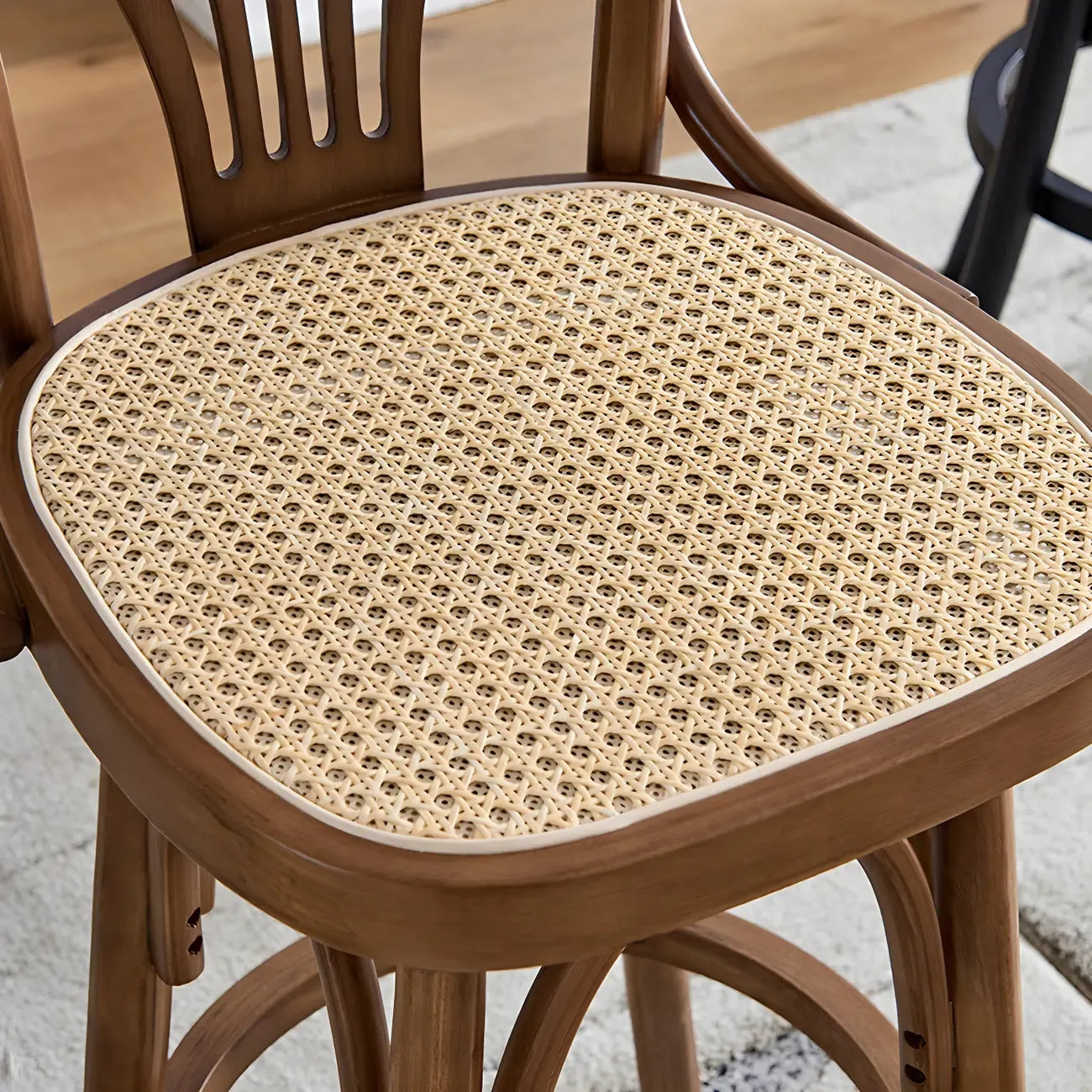 Tabouret de bar bas en rotin carré intemporel, marron/noir