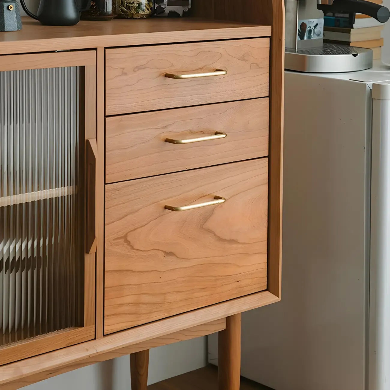 vaisselier de salle à manger avec portes vitrées en bois brun