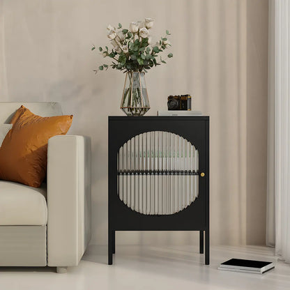 Vitrine de rangement simple en métal blanc et portes vitrées.