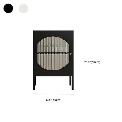 Vitrine de rangement simple en métal blanc et portes vitrées.