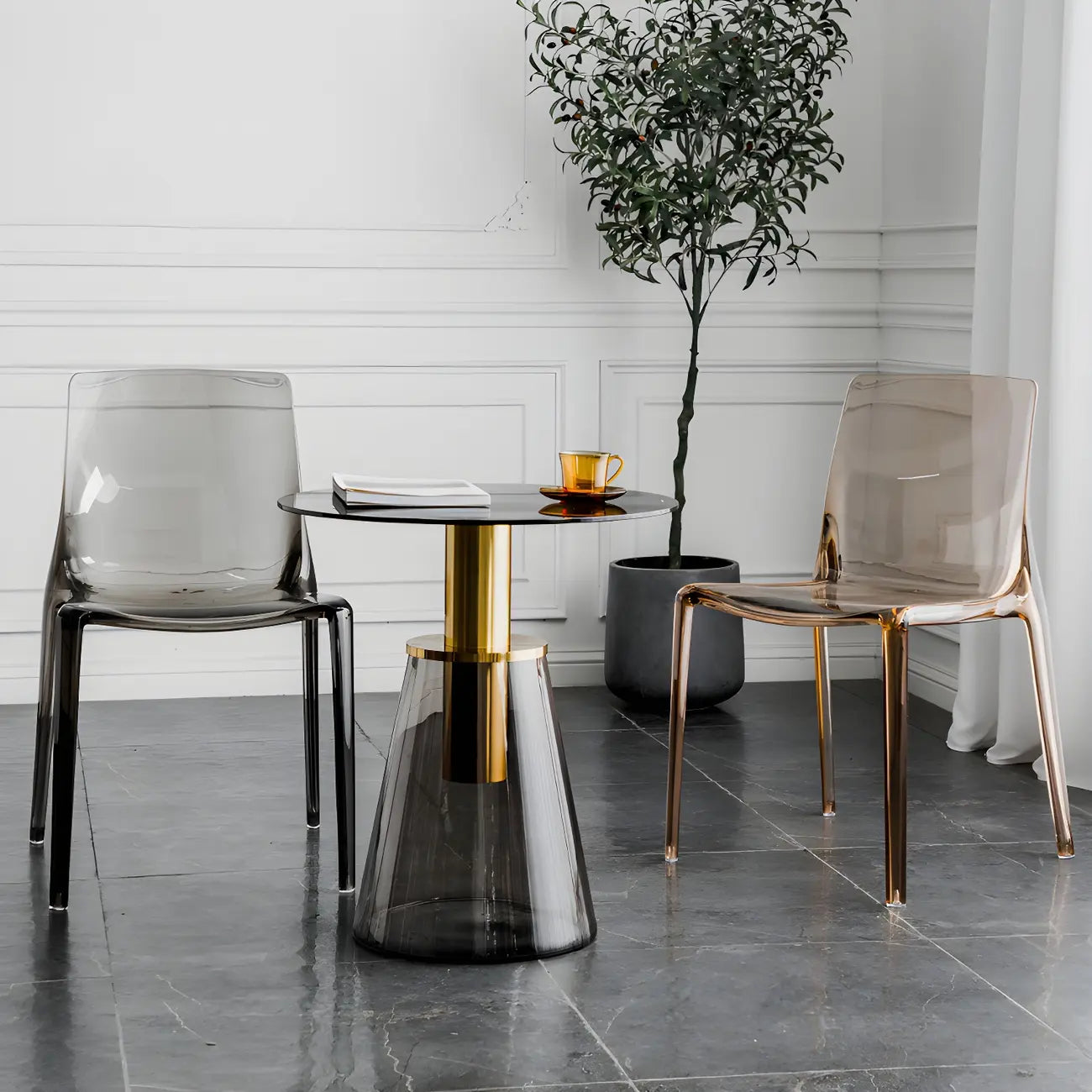 Chaise de salle à manger sans accoudoirs à dossier bas en acrylique ambré