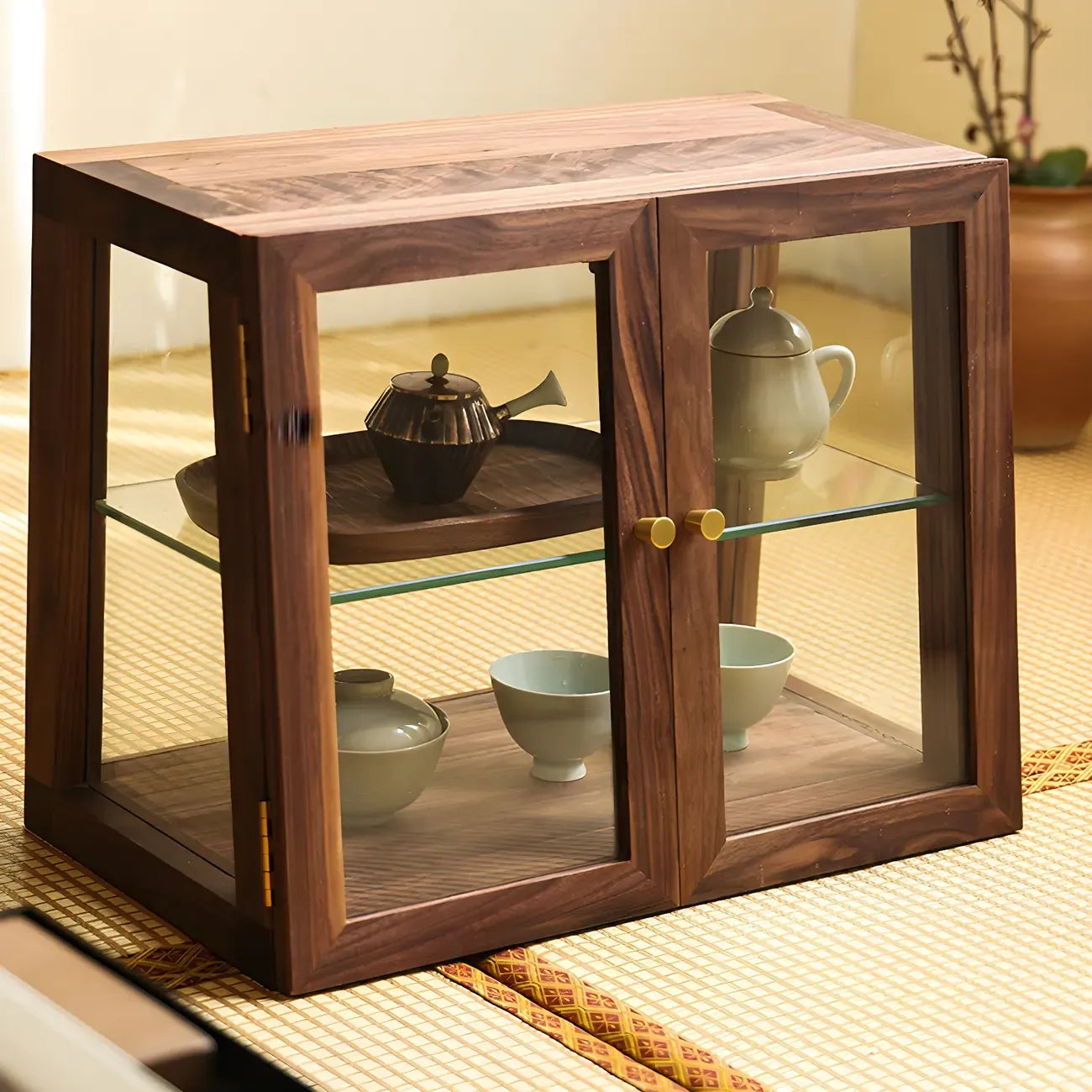 Petit vaisselier en noyer avec porte en verre brun et bois de noyer