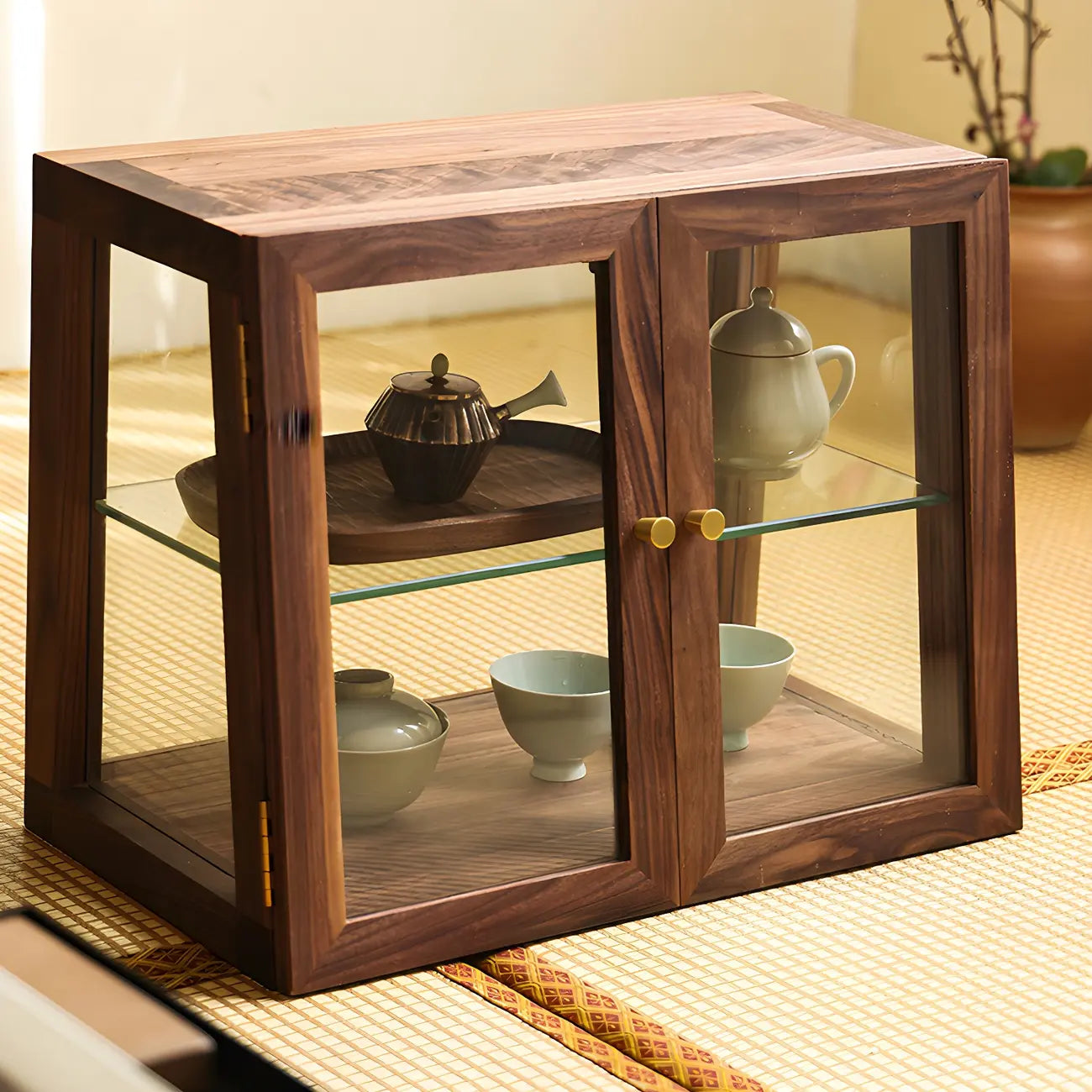 Petit vaisselier en noyer avec porte en verre brun et bois de noyer