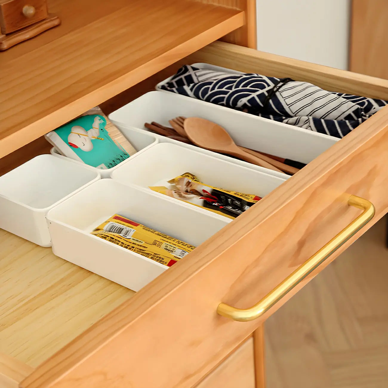 vaisselier de salle à manger avec portes vitrées en noyer réglables