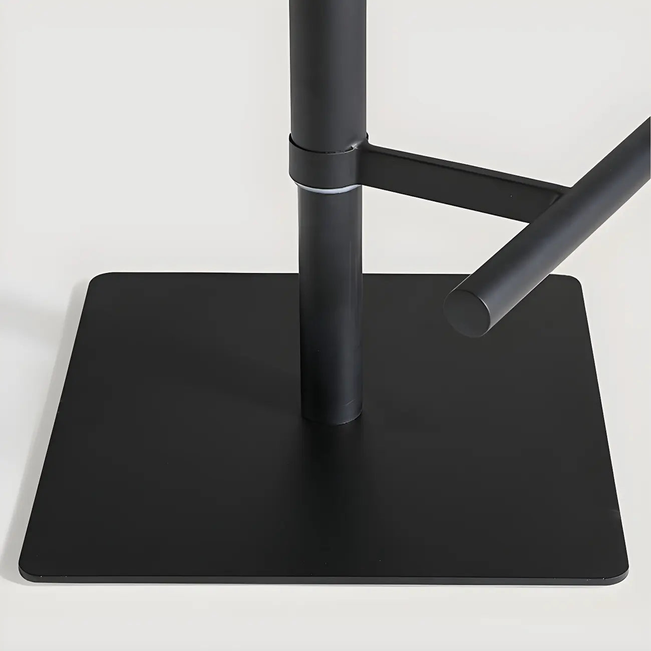 Tabouret de bar moderne pivotant et réglable avec dossier bas rembourré